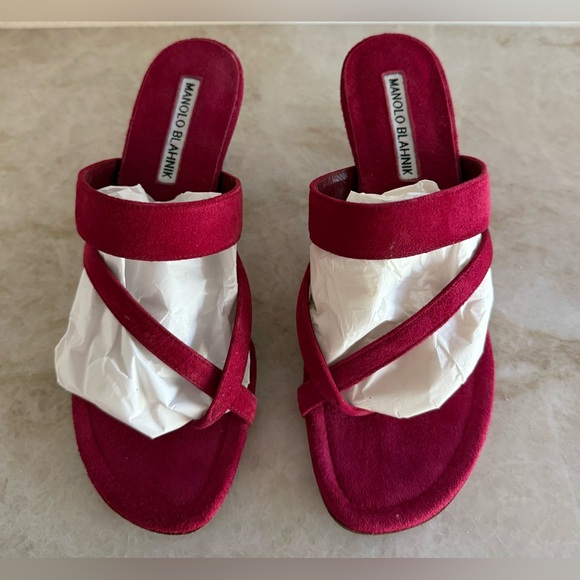Manolo Blahnik Susa Raspberry Red Kitten Heel Suede Sandals Size 35 EU / Size 5 - Picture 4 of 13